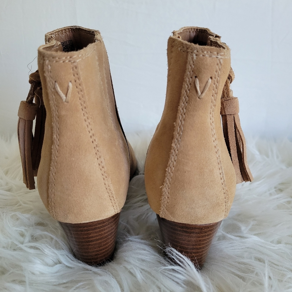 Vionic Upright Madeline Boot/Wheat Size 5 - image 3